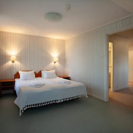 فندق Loona Manor