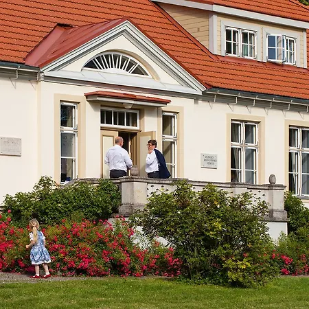 Loona Manor Hotel *