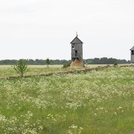 Loona Manor *